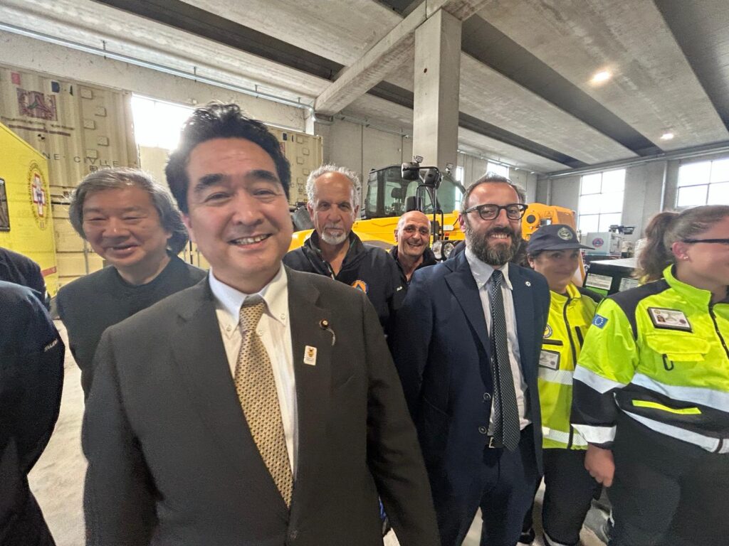 Il Ministro giapponese per la Ricostruzione in visita al Centro di Formazione della Protezione Civile di Preturo