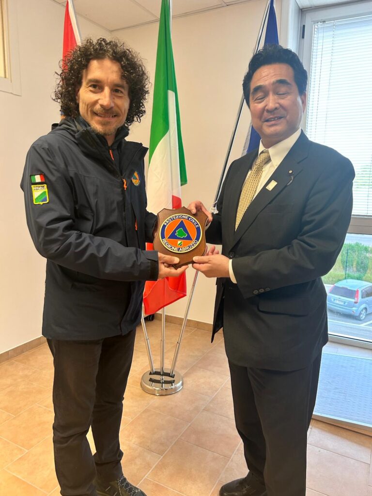 Il Ministro giapponese per la Ricostruzione in visita al Centro di Formazione della Protezione Civile di Preturo