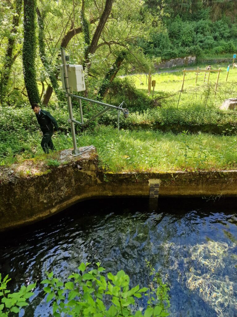 Protezione Civile: collaudo delle stazioni di monitoraggio idrogeologico presso il Gruppo Sorgivo del Gizio. Nuovo passo verso il monitoraggio ambientale avanzato per la valutazione degli scenari di severità delle crisi idriche in Abruzzo