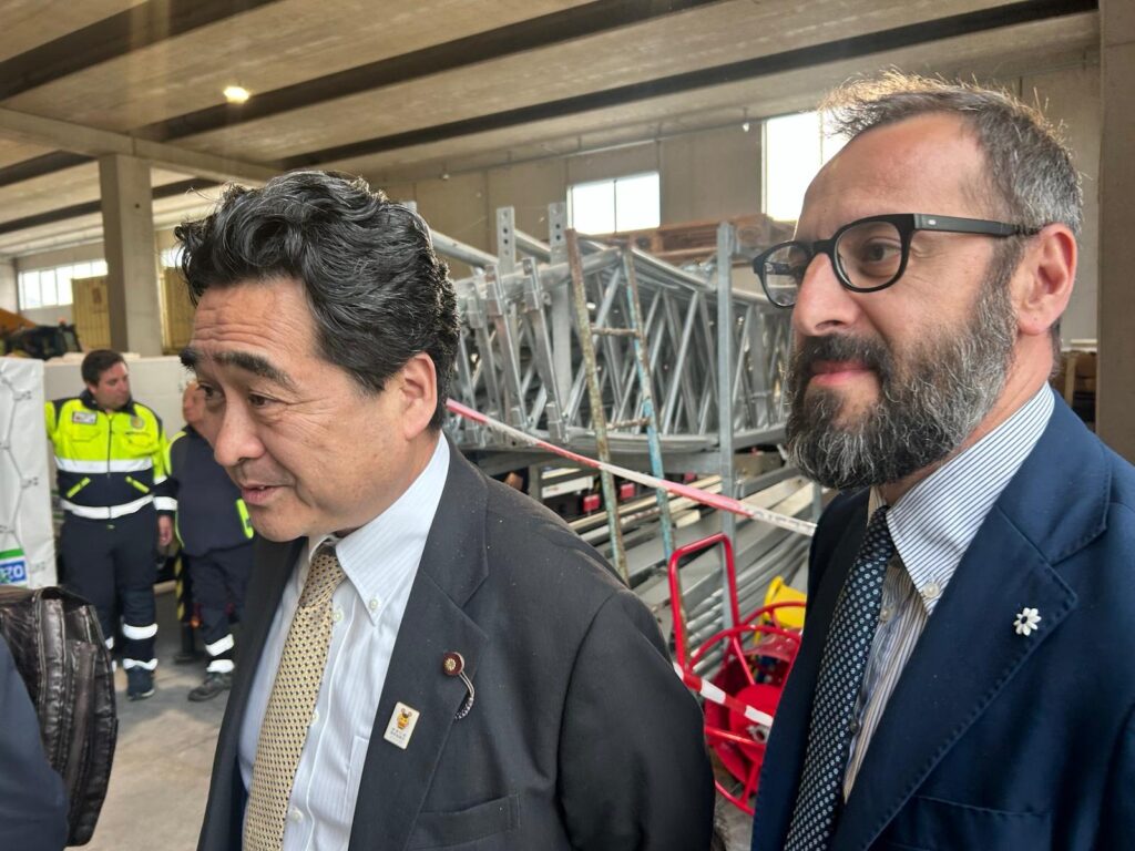Il Ministro giapponese per la Ricostruzione in visita al Centro di Formazione della Protezione Civile di Preturo