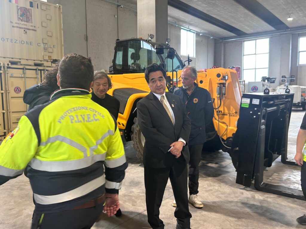 Il Ministro giapponese per la Ricostruzione in visita al Centro di Formazione della Protezione Civile di Preturo