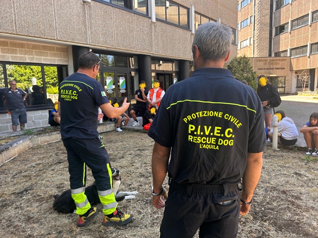 Arek, il Border Collie eroe tra i bambini: all’Aquila una giornata della campagna “Anche io sono protezione civile”